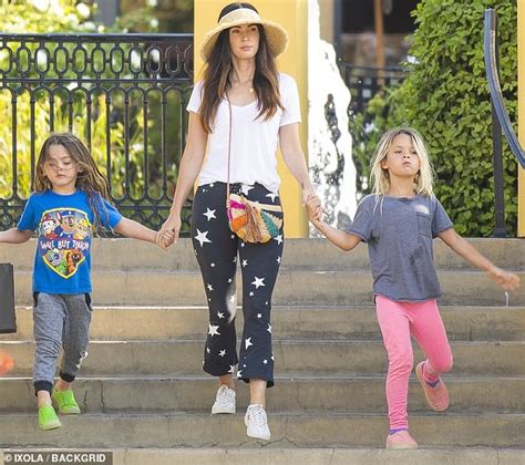 Now that her sons with husband brian austin green are 6, 4 and 2, she's. Megan Fox is a hot mama as she wears an oversized hat with her kids - Best World News