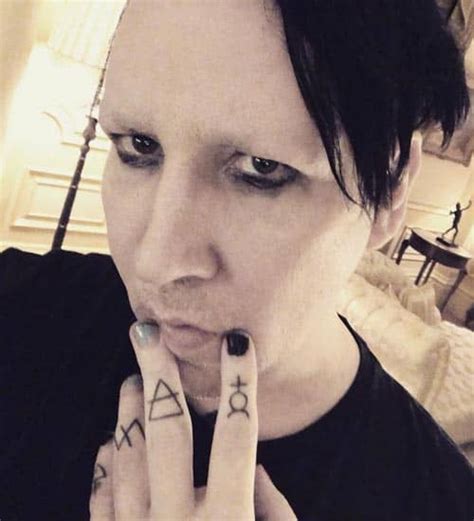 Giant props of crosses and guns? 9 Pictures of Marilyn Manson without Makeup | Styles At Life