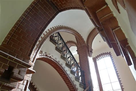 Sie haben auf dieser seite kommen, weil es höchstwahrscheinlich sucht: Treppenhaus der HSNR - MG anders sehen