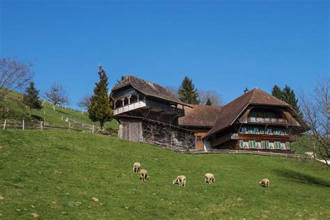 Sind sie an emmental in schweiz interessiert? Bauernhaus im Emmental (Schweiz) | Ein typisches ...