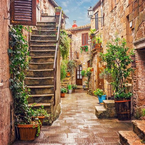 Alley In Old Town Pitigliano Tuscany Italy — Stock Photo © Wojtek77