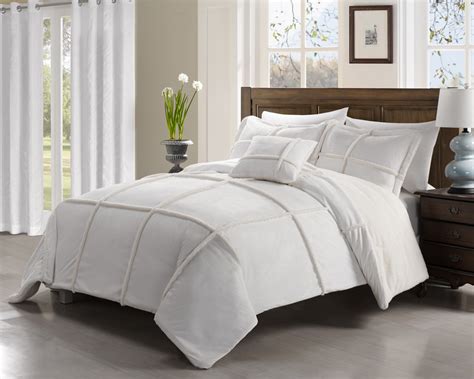 Our trendy duvet covers and comforters will keep you nice and cozy. Get Alluring Visage by Displaying a White Comforter Sets ...
