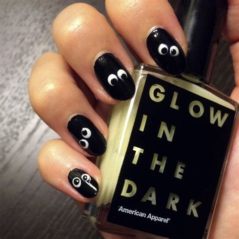 Glow In The Dark Halloween Nail Art Popsugar Beauty