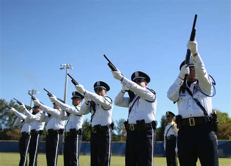 21 Gun Salute Uses Guns Wisconsin School Cancels Veterans Day Ceremony