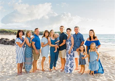 Hawaii Beach Extended Family Pictures | Extended family pictures, Extended family photography 