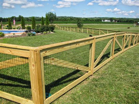 Know About Two Types Of Wooden Fencing For You Yard Dog