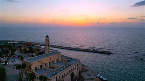 Why is the United States Playing Both Sides of the Conflict?