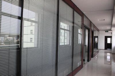 Durable MDF Office Partition Wall With Magnetic Blinds And Hinged Door China Office Furniture