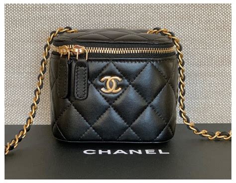 Vanity Chanel Runway Small Lambskin Classic Box Pearl Crush Black Ref