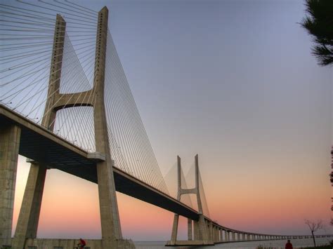 On average in direct matches both teams scored a 2.36 goals per match. Soubor:Ponte vasco da gama.jpg - Wikipedie