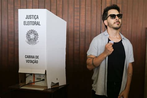 Foto Junior Lima votou em São Paulo no 2º turno das eleições para