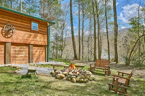Black bear creek drains an area of 538 square miles in garfield county, nobl. Gatlinburg Cabin Rentals | Cabins in Gatlinburg | Elk ...