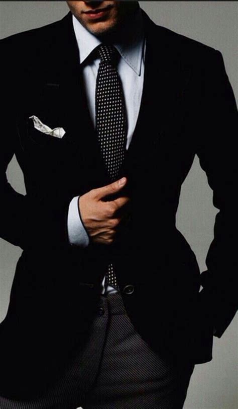 Costumes, pantalons, accessoires mode pour hommes, tous nos bons plans à découvrir sur le blog. Le costume gris anthracite homme en 40 photos!