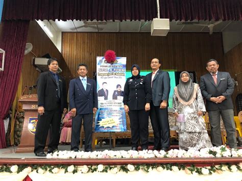 His work has centred on techniques for recycling biodegradable waste into fertilizer using local varieties of earthworms, and on soil bioremediation. Sultan Ismail College: PROGRAM 'JOM KE SEKOLAH'