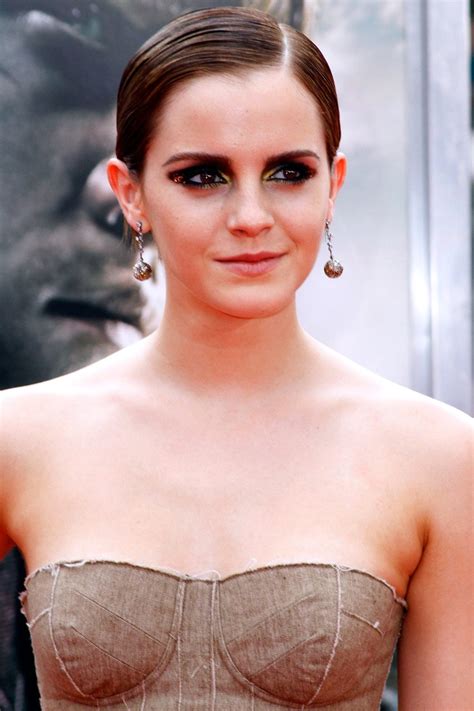 Emma Watsons Short Hair Spread Lesbian Rumours British Vogue