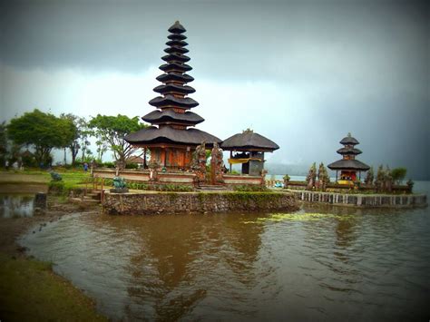 Maka anda wajib melihat daftar tempat wisata menarik di bandung yang patut dikunjungi berikut ini! Dari Kacamata Iyrin: Tempat-tempat menarik di Bali
