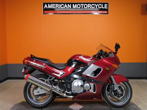 This is a fast bike that doesn't compromise on comfort. 2004 Kawasaki ZZR600 ZX600E12 for sale #109954 | MCG