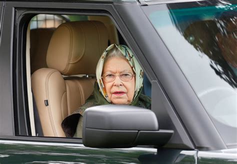 does queen elizabeth have a driving licence popsugar celebrity uk