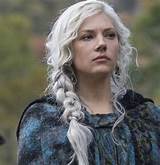 Why is lagertha's hair suddenly white? Lagertha | Vikings lagertha, Lagertha, Vikings