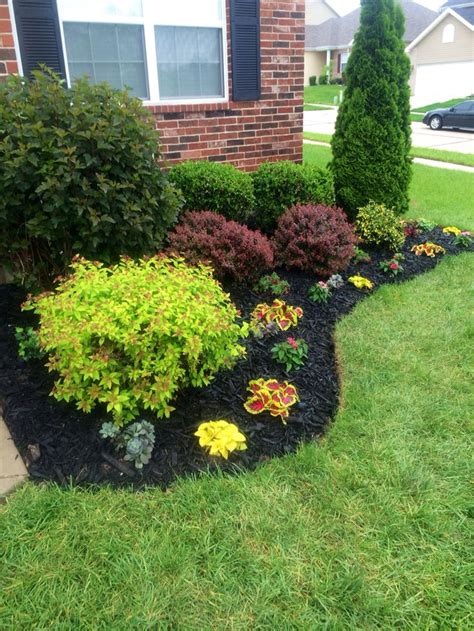 Mulch in a front yard presents a clean, simple backdrop for your home. Stunning Black Mulch Landscaping Ideas You Must See