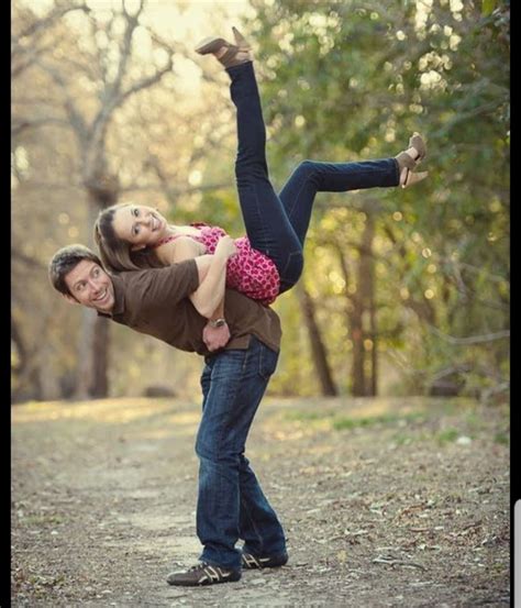 Pin By Emi Jo On Dakota Senior Pictures In 2020 Funny Couple Photography Funny Couple Poses