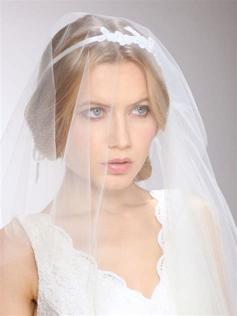 Cascading 1-Sided Bridal Veil with Lace Garland Headband