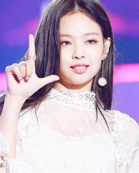 Read little question from the story my idol by jortiniloverr with 895 reads. Épinglé par sopause 그림 sur JENNIE BLACKPINK | Idole ...