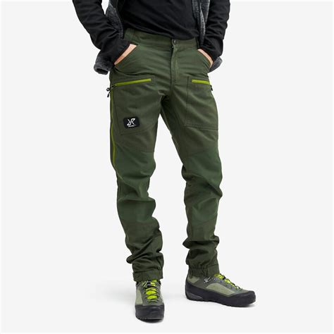 Nordwand pro pants är en fullutrustad byxa med fantastisk passform. Nordwand Pro Pants Men Green | RevolutionRace