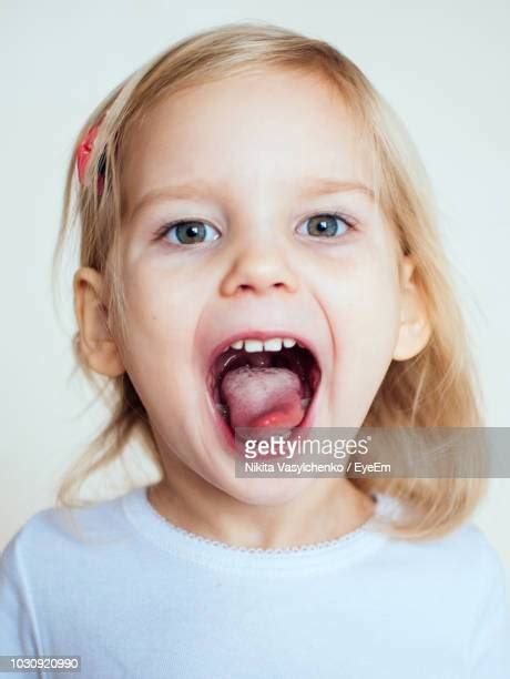 Girl Open Mouth Stock Fotos Und Bilder Getty Images