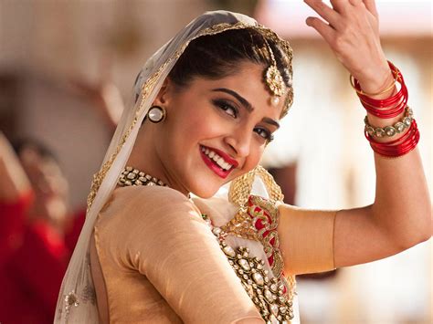 Bollywood Actress Sonam Kapoor Hot And Beautiful Wallpaper Glamsham
