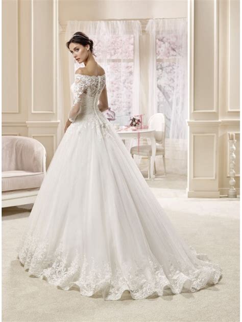 Abito a balze in cotone a bretellina con stampa maculata. Abito da Sposa in pizzo con maniche e scollo a barchetta ...