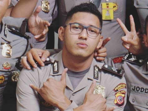 22 Foto Gariz Luis, Polisi Ganteng Bikin Gagal Fokus | Tagar