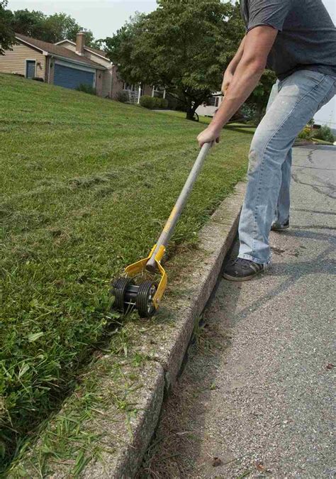 How To Edge A Lawn In 7 Simple Steps The Lawn Mowing King