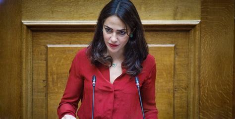 6 γυναίκες πολιτικοί που έχουν δεχτεί σεξιστικές συμπεριφορές και σχόλια Μικροπράγματα