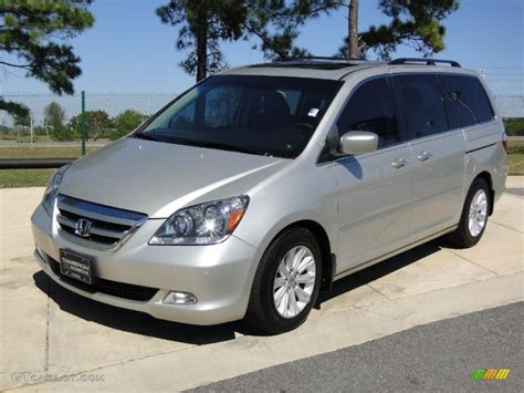 Silver Pearl Metallic 2005 Honda Odyssey Touring Exterior Photo