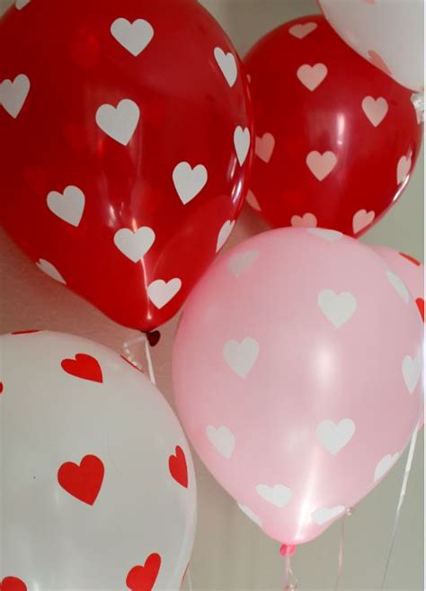 As we enter the season of summer we are looking forward to many great holidays including valentine's day, mother's day and christmas. DIY // Valentine's Day Heart Party Balloons - Within the Grove