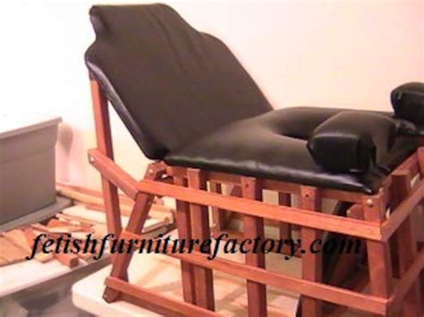 Mature Face Sitting Queening Chair For Oral Worship Dominatrix