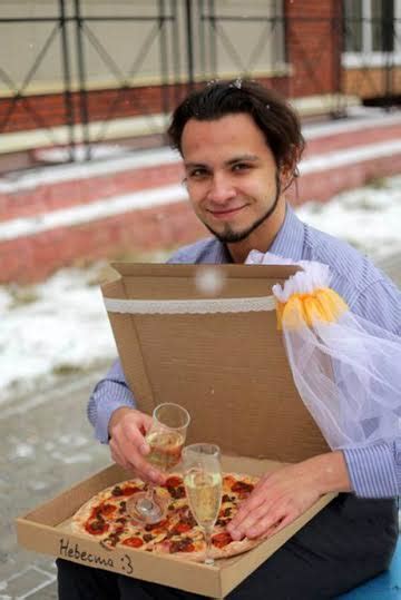Bizarre Russian Man Marries Pizza [photos] Information Nigeria