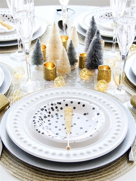 An Easy New Year's Eve Table - A Pretty Life In The Suburbs