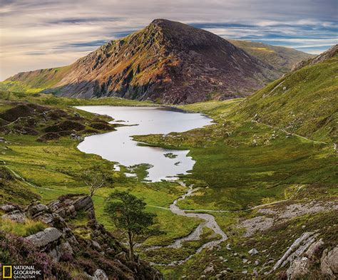 Cymru ˈkəm.rɨ (listen)) is a country that is part of the united kingdom. Эпикалық Уэльс | National Geographic Qazaqstan