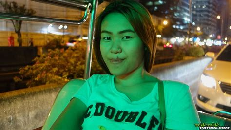Tuktukpatrol No Thai Babe Left Behind I Am Green With Envy Meet Our Tuktukbabe