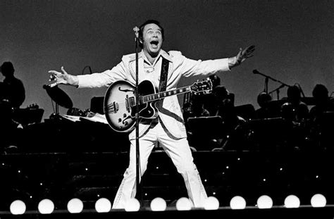 Country Singer And Hee Haw Host Roy Clark Dead At 85