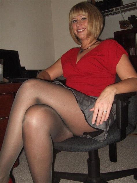 Mommy Makes Me Jerk Off Every Time She Wears Pantyhose Pics