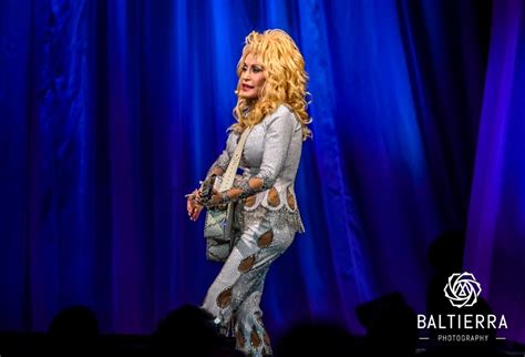 Dolly Parton Performs At The Showare Center Smi Seattle Music Insider