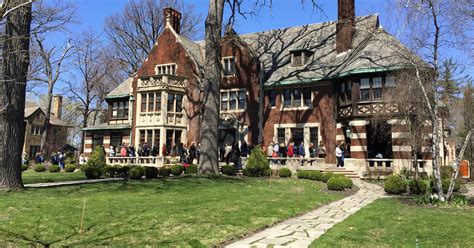 Thousands flock to see Fisher mansion before makeover