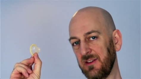 kondom überziehen am echten penis youtube