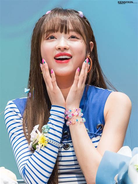 OH MY GIRL YooA 유아 Yoo ShiA 유시아 at S Plex Center fansign 유아