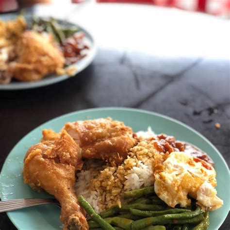 Among all, lim fried chicken is considered to be one of the most popular restaurants. Lim Fried Chicken Glenmarie - No 26