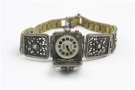 Yanka Vintage Watch Chaika Ladies Wrist Watch From Russia Etsy