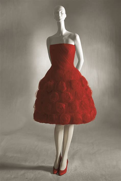 Master Of Couture Valentino In Mostra Alla Somerset House Fashion